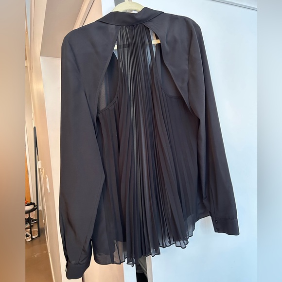 GUESS - black button up with accordion back - Picture 2 of 2